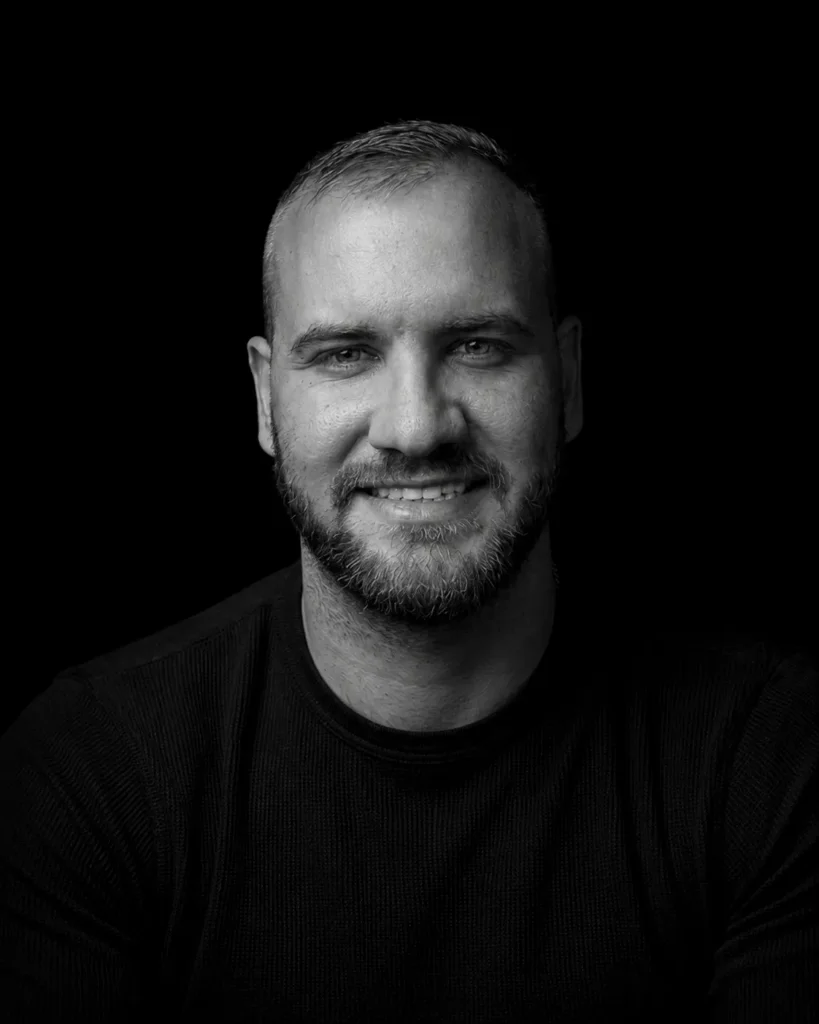 Juan Ulloa, especialista en Meta Ads y SEO, retrato profesional